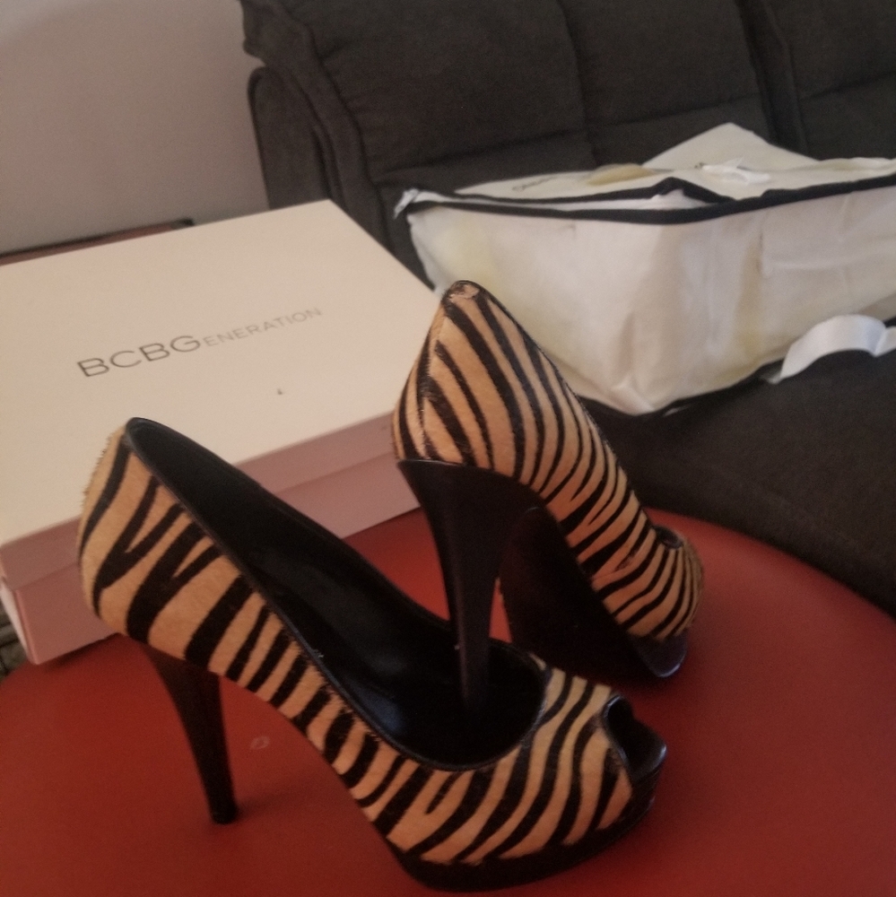 Piny zebra heels sz 6